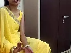 Indian mature woman MILF has her wicked fantasy come true in amateur scene