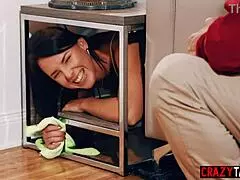 Riley Jacobs, a beautiful and जवान मोटी aunty with the juicy ass, fuční during cleaning