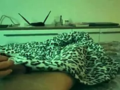 Older MILF gets white dick