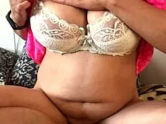 Amateur BBW wife cums hard