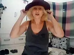 Stella’s mature and well-endowed figure along with her scrumptious lips are featured in this clip