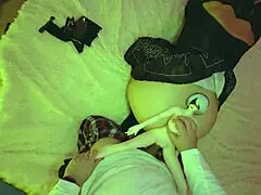 Nier: Automata 2B cosplayer's steamy anal action with a doll