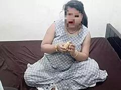 Mature beauty gets her favorite fruit from Devar