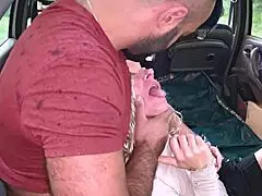 Double penetration for an amateur MILF in a car