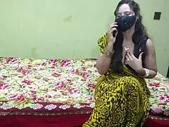 Pakistani aunt seduces friend's member