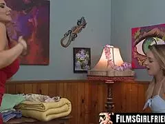 Alura Jenson scissor-licks Gia Derza’s wet pussy with class
