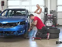 Latina lady seduced repairman in the car shop