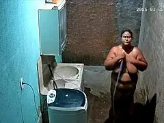 Madrasta hidden camera shaving while her stepson wandered