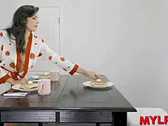 Mylfex - breakfast with an appetizing girl, who knows how to please