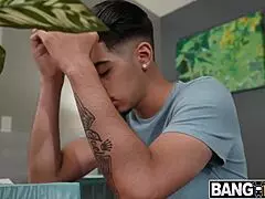 I need help from my stepmom Venus Valencia to cum