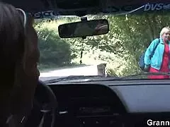 Old slut was fucked by a stranger in his car
