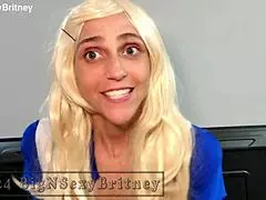 Cheerleader Britney, a stunning and captivating beauty!