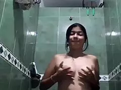 me masturbo en el baño con mi cuñada, quieres ver más?