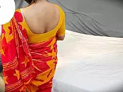 Indian Bhabhi Screws Delivery Boy in Doggy Style Wearing Sexy Saree