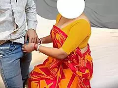 Indian Bhabhi Screws Delivery Boy in Doggy Style Wearing Sexy Saree