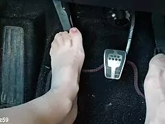 pumping hard in birkenstocks with german mature feet close up in a car