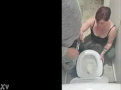 Amateur toilet piss video keeps failing in the worst ways