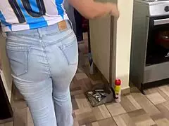 Lesbian Woman Introduces Her Argentine Friend To Lesbianism With Juicy Pussy Licking And Scissoring!