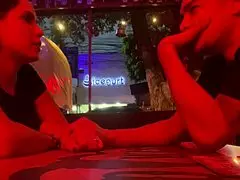 acepto en secreto la cita del novio de mi amiga y termino teniendo su polla en mi culo abierto - porno español